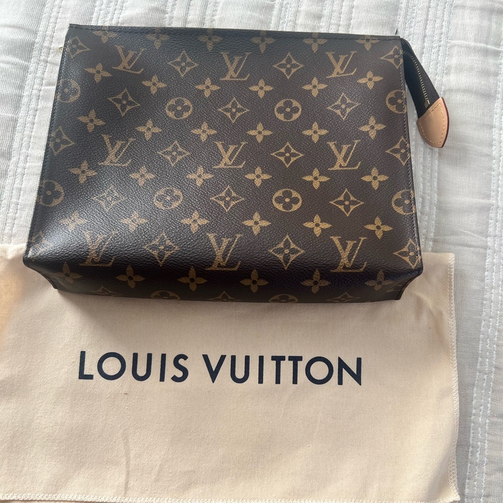 Authentic Louis Vuitton Toiletry 26
